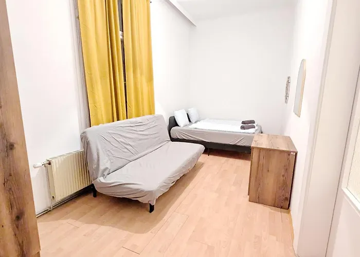 Spacious - 15 Min From Airport & Center, 5 Min From Main-bus Station Ez 12 Відень