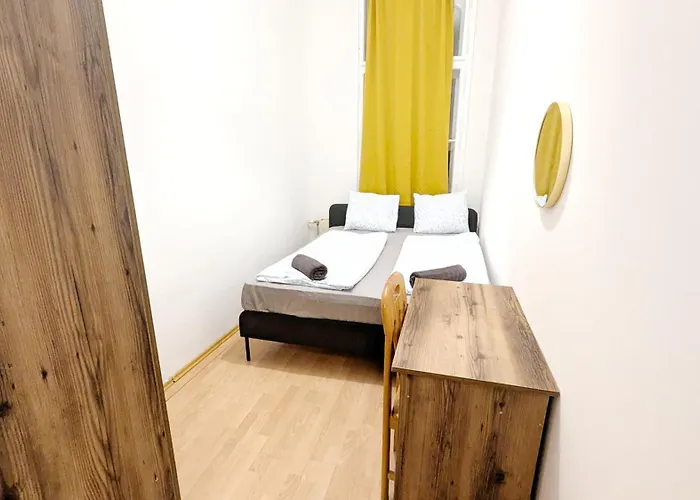 Spacious - 15 Min From Airport & Center, 5 Min From Main-bus Station Ez 12 Проживання в сім'ї