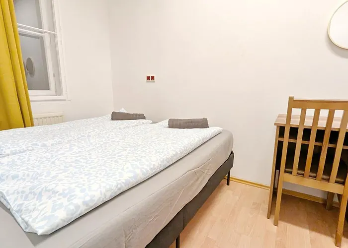 Spacious - 15 Min From Airport & Center, 5 Min From Main-bus Station Ez 12 Проживання в сім'ї